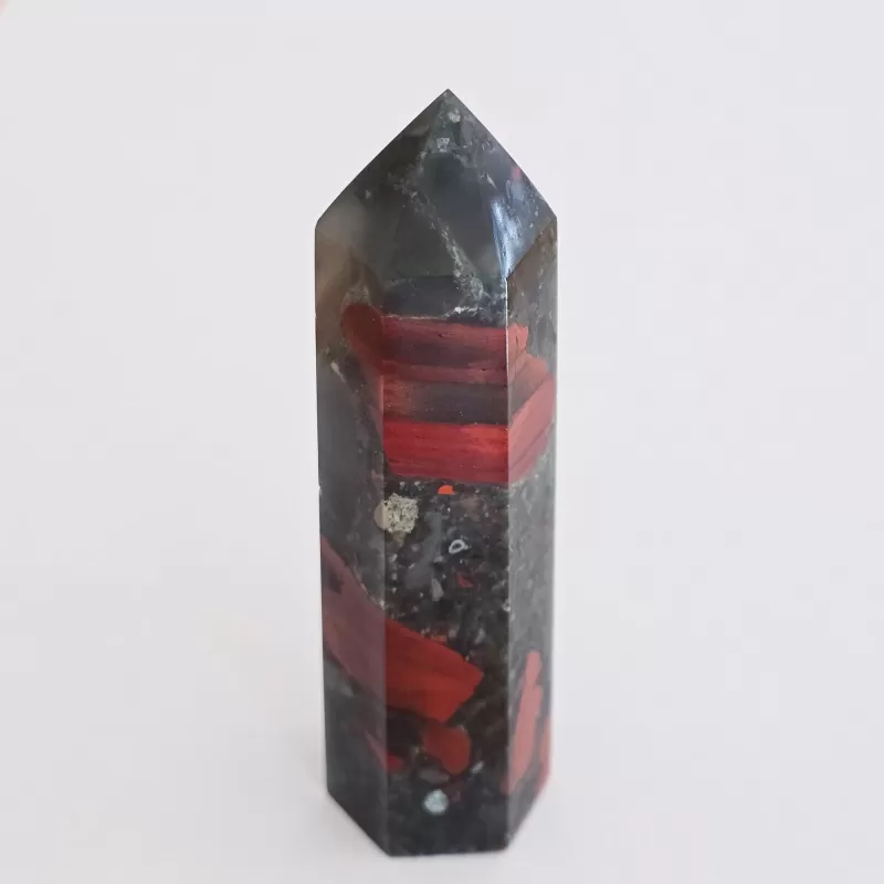 Bloodstone Mix Obelisk - 8.6 cm Bloodstone Mix Obelisk - 8.6 cm